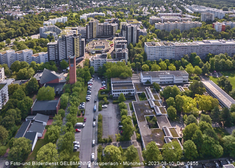 10.08.2023- das MArx-Zentrum mit Kirche St.-Monika und Studentenwohnheim