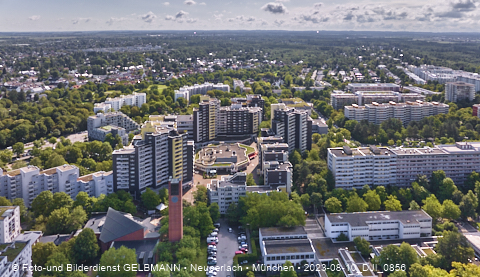 10.08.2023- das MArx-Zentrum mit Kirche St.-Monika und Studentenwohnheim