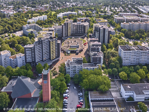 10.08.2023- das MArx-Zentrum mit Kirche St.-Monika und Studentenwohnheim