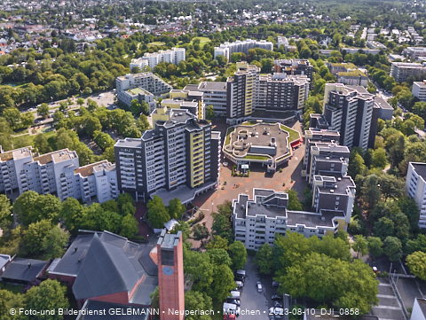 10.08.2023- das MArx-Zentrum mit Kirche St.-Monika und Studentenwohnheim