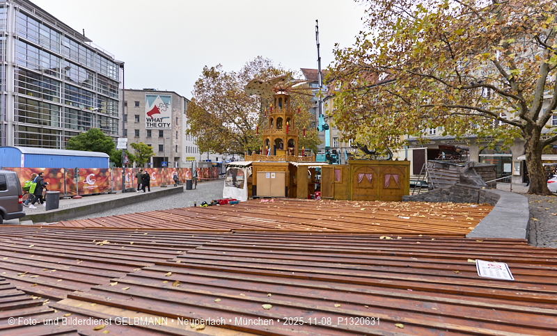 08.11.2025 - Weihnachtsmarktaufbau am Rinderbrunnen