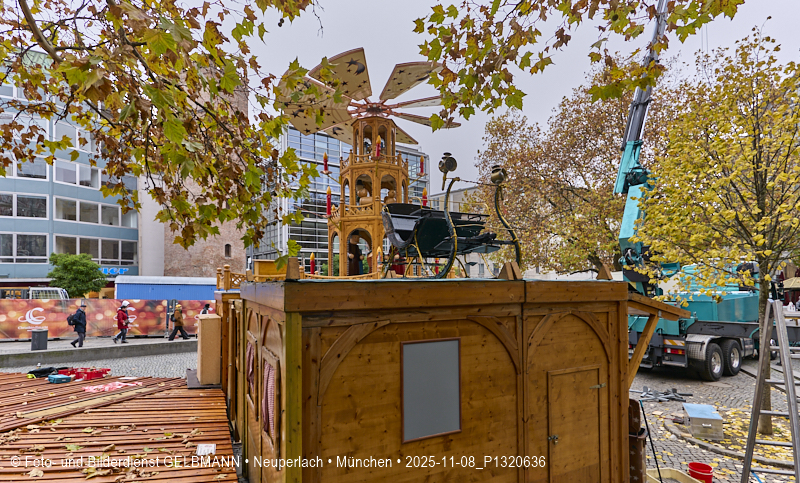 08.11.2025 - Weihnachtsmarktaufbau am Rinderbrunnen