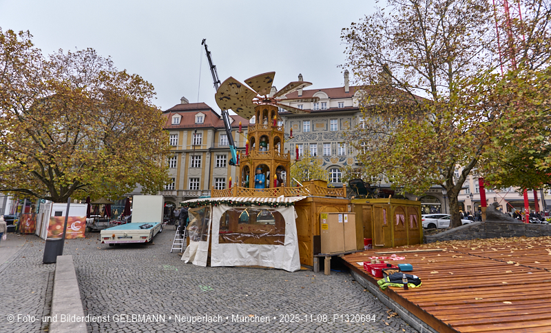08.11.2025 - Weihnachtsmarktaufbau am Rinderbrunnen